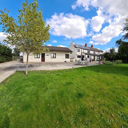 Cosy Stable Conversion Between Sheffield & Leeds ポンテフラクト エクステリア 写真