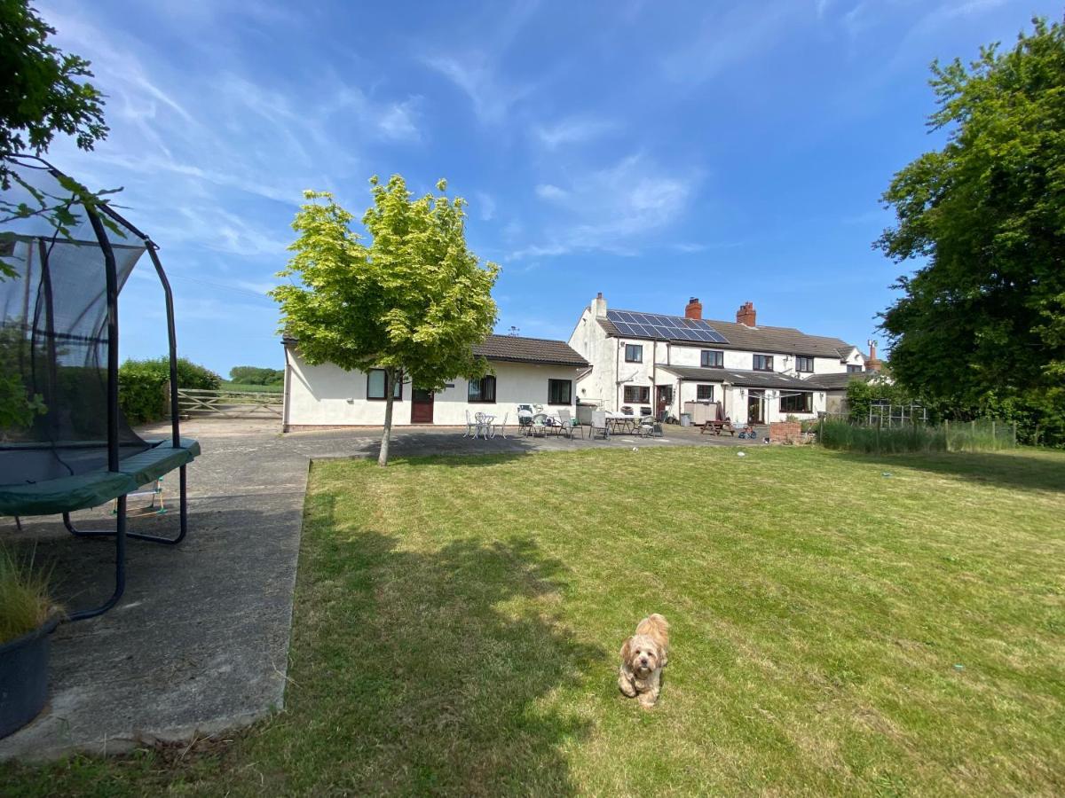 Cosy Stable Conversion Between Sheffield & Leeds ポンテフラクト エクステリア 写真